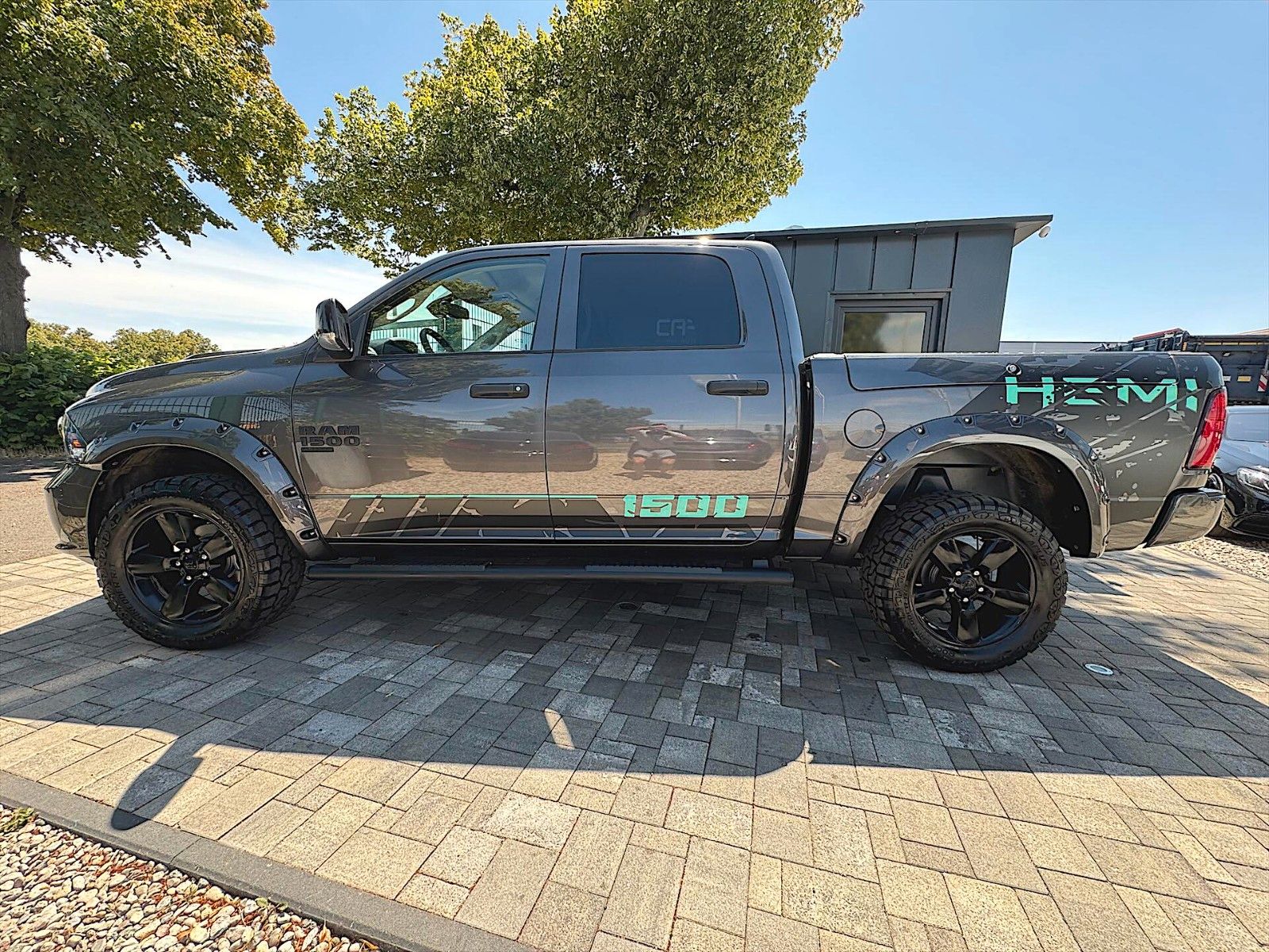 Fahrzeugabbildung Dodge RAM 5.7 V8 HEMI SPORT Offroad NIGHT 4x4 RAM BOX