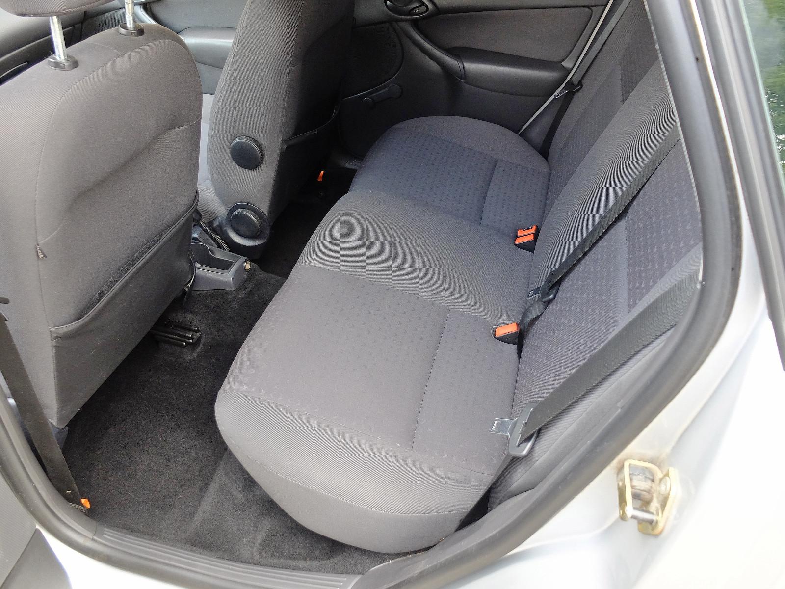 Ford Focus 2004 — photo 8