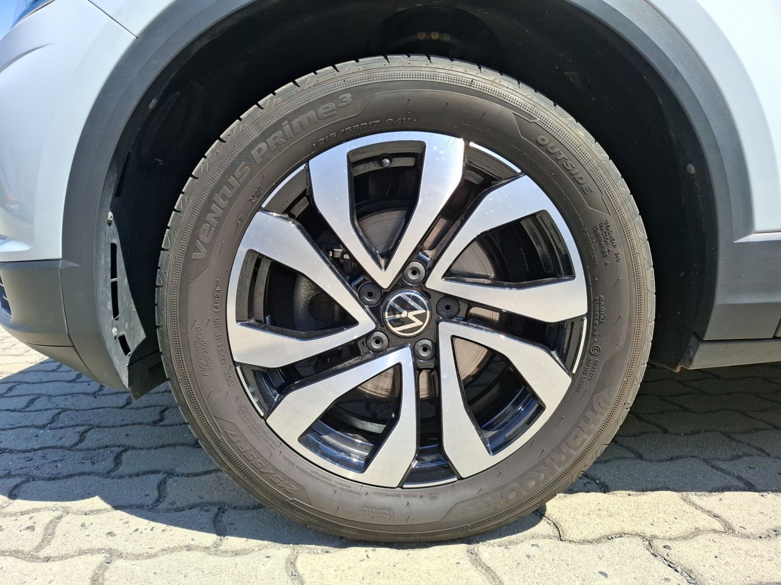 Fahrzeugabbildung Volkswagen T-Roc TSI Active DSG Kamera ACC Navi SH LM