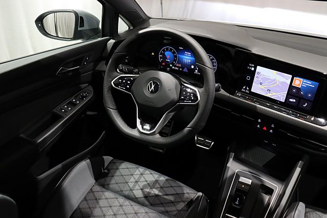 Golf 1.5 eTSI R-LINE DSG ACC NAVI KAMERA PANORAM