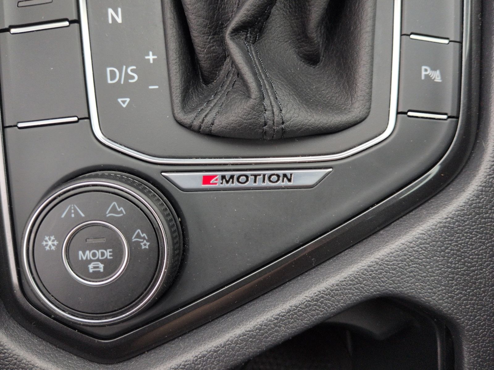 Tiguan 2.0 TSI DSG 4M Highline HEAD-UP+DCC+AHK+