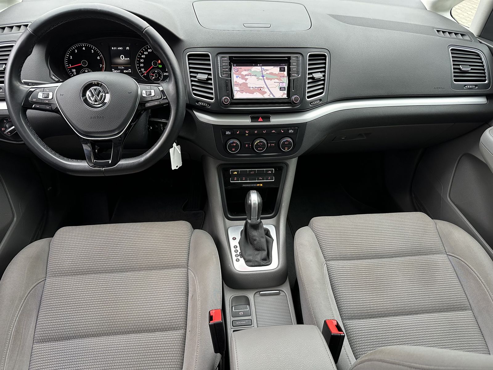 Fahrzeugabbildung Volkswagen Sharan 1.4 TSI DSG 7-Sitzer CL NAV+XEN+AHK+PANO