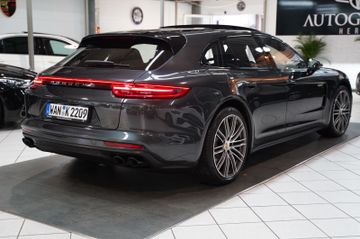Porsche Panamera - 4