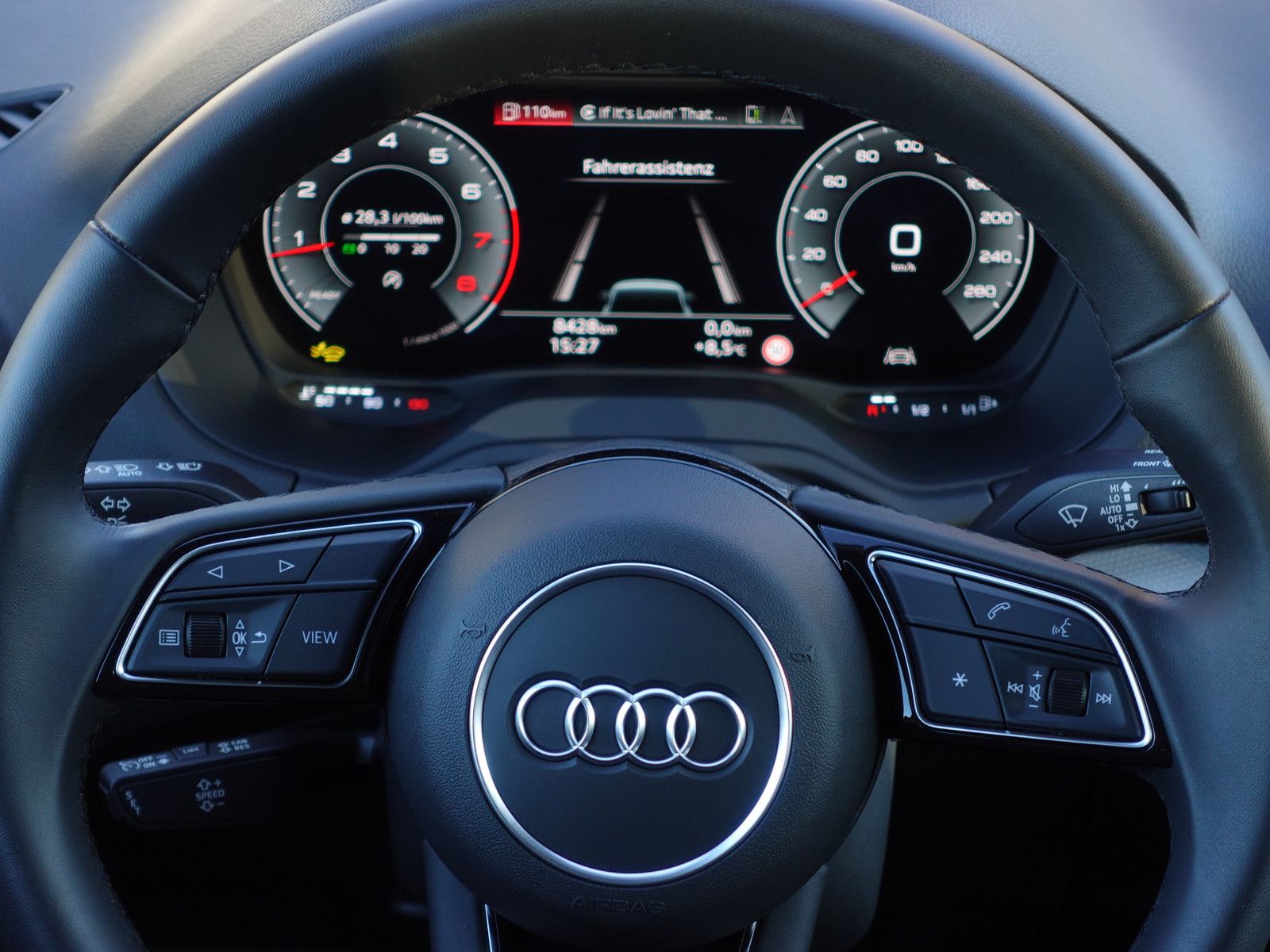 Fahrzeugabbildung Audi Q2 35 TFSI S line Matrix HiFi Kamera AHK ...