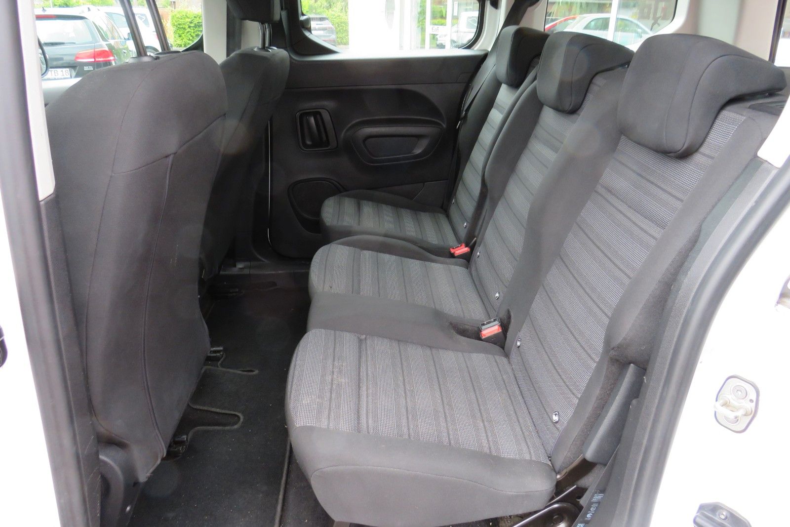 Fahrzeugabbildung Opel Combo Life E Edition NACI APP-CONNECT AHK 1.HD