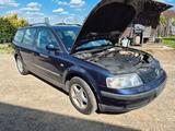 Volkswagen Passat Variant 1.8 Trendline Variant Trendline - Volkswagen Passat Variant aus 1998