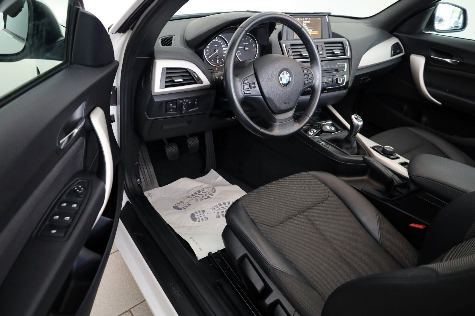 Fahrzeugabbildung BMW 220i Cabrio  Advantage TLeder,Xenon,SH,PDC,SR+WR