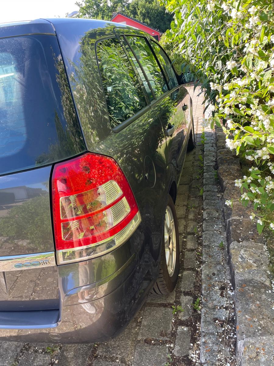Opel Zafira 2009 — photo 8