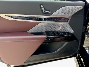 BMW 750 - 9