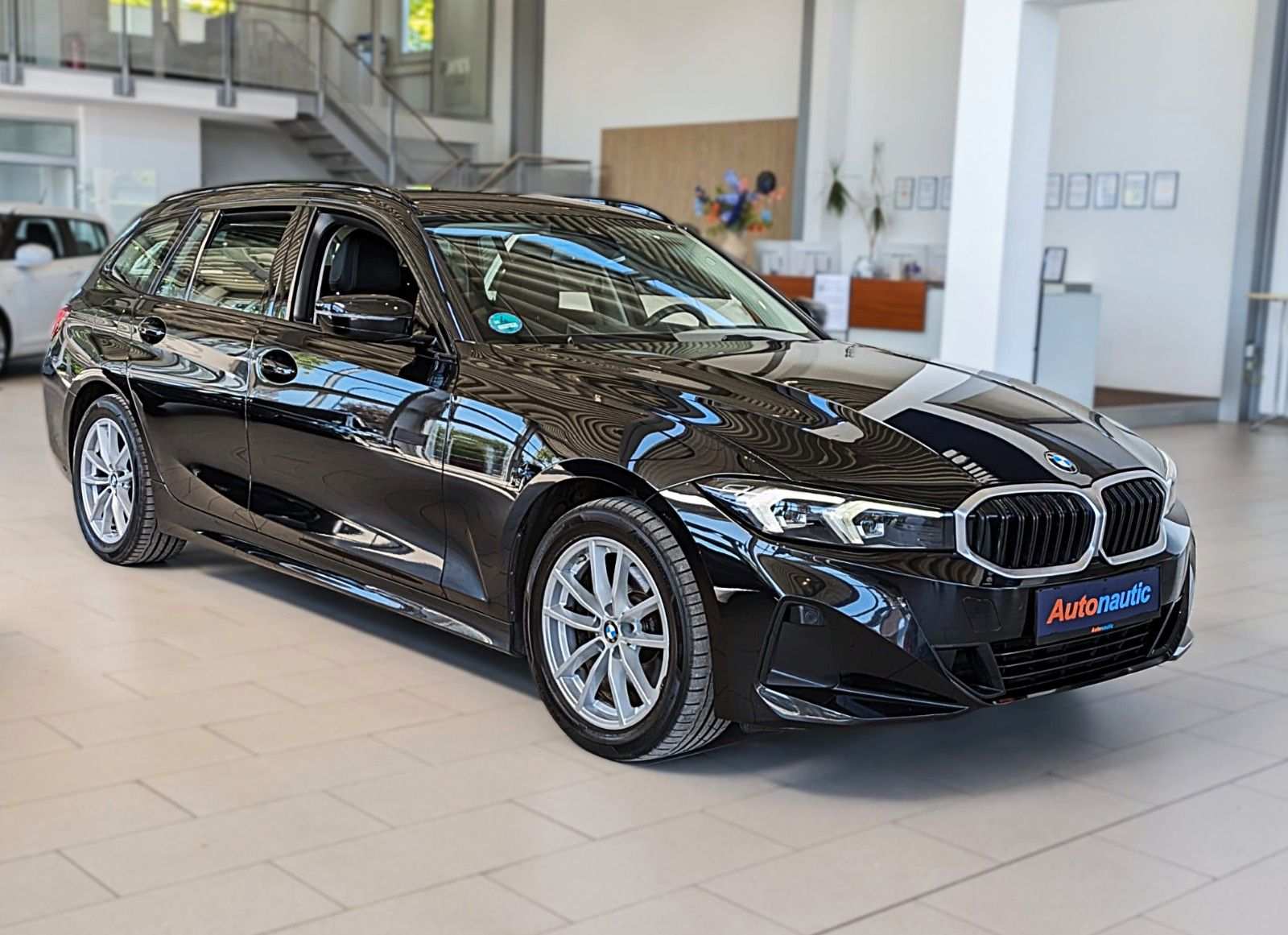 Fahrzeugabbildung BMW 320 d Touring AUT LEDER NAVI HUD LIVE COCKPIT