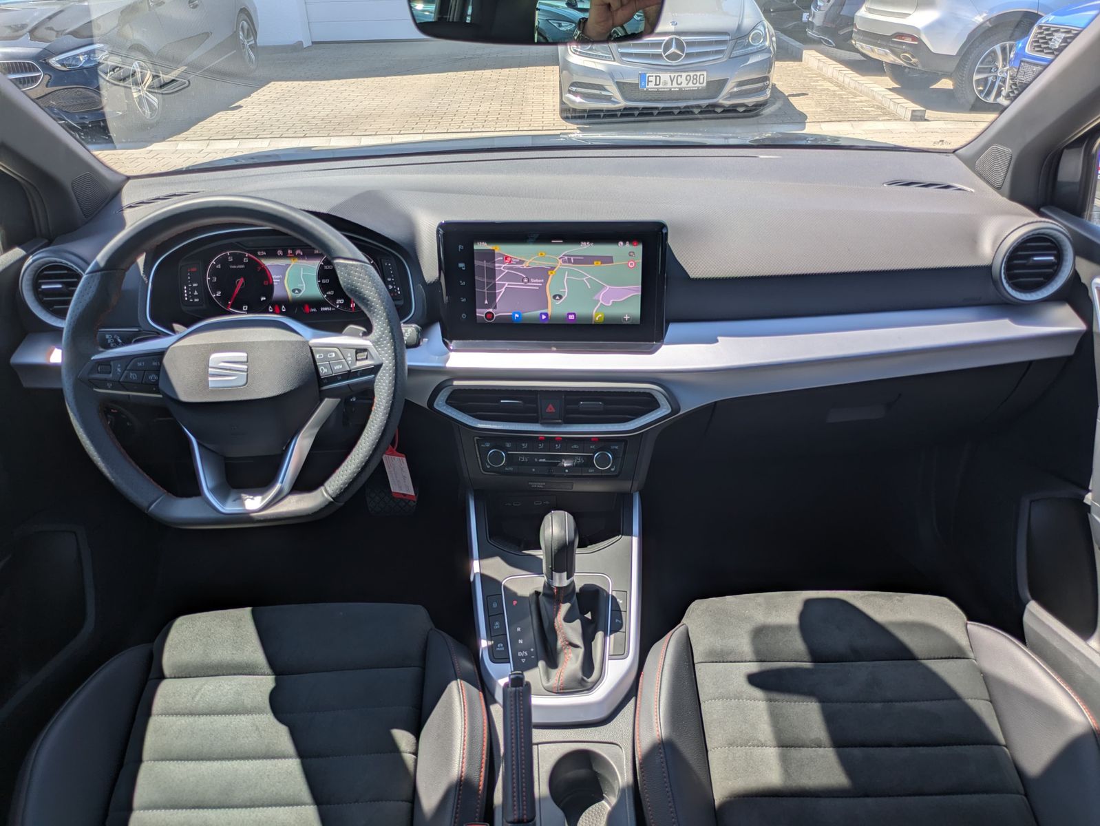 Fahrzeugabbildung SEAT Arona 1.0 TSI FR DSG AHK*ACC*LED*APP*DAB*KAMERA