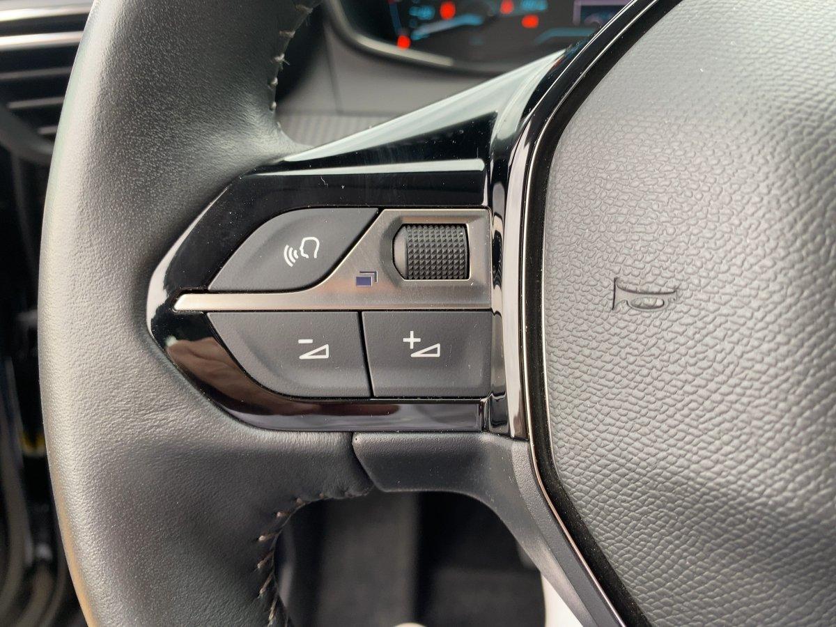 Peugeot 2008 e- Active Pack LED*Allwetter*Kamera*Navi*PD