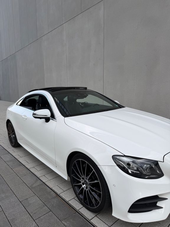 Image of Mercedes-Benz E 300