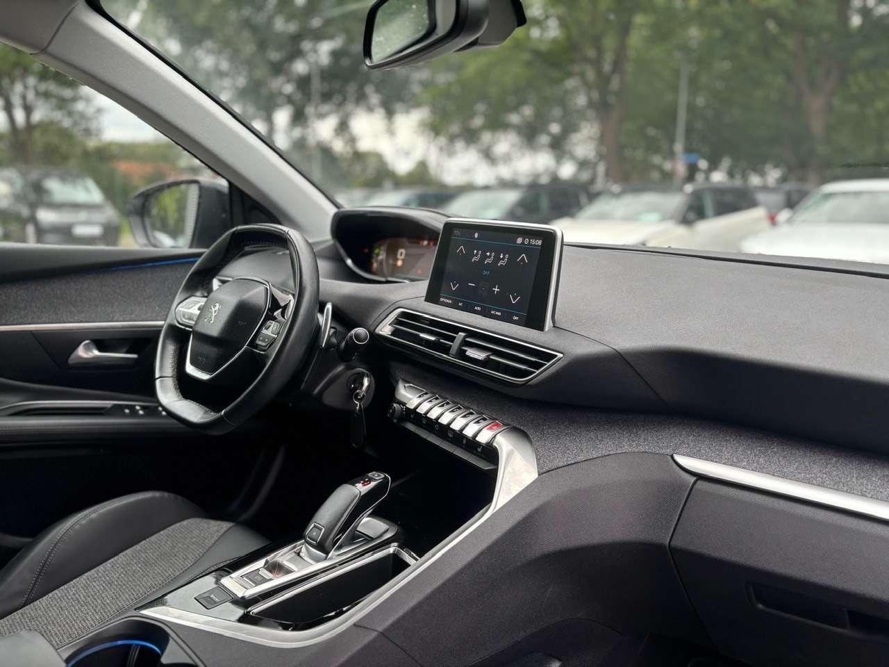 Peugeot 3008 1,2 / e-THP / PureTech / Automatik /  Allur
