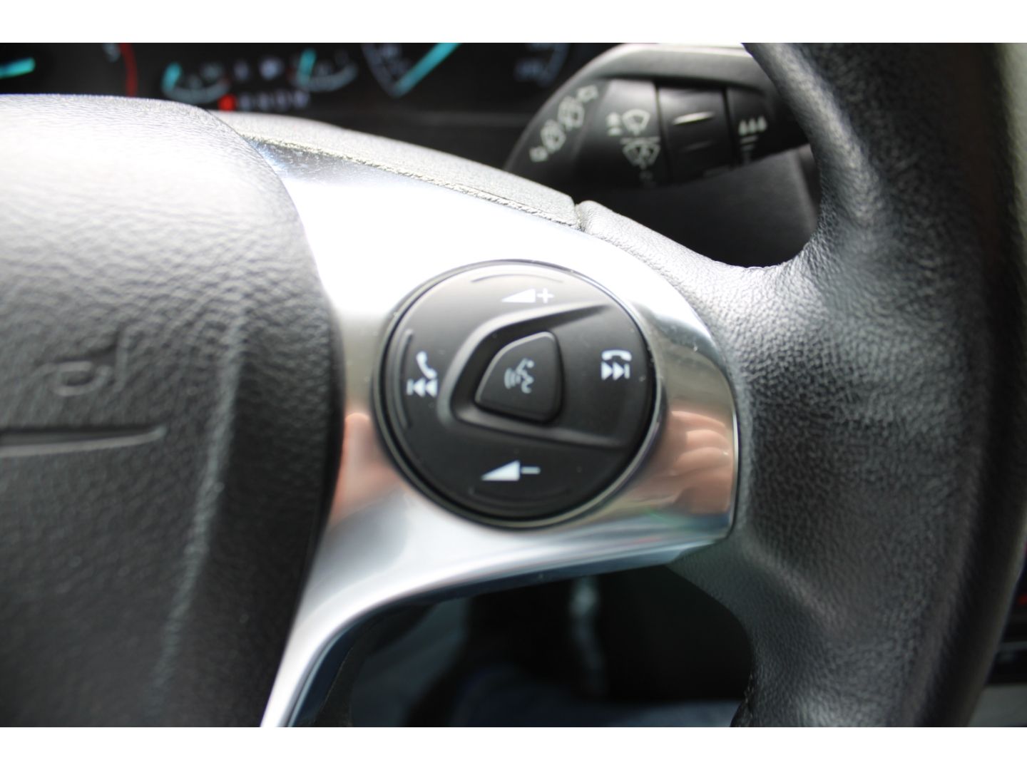 Fahrzeugabbildung Ford Tourneo Connect 1.5 TDCi Xenon Navi PDC RFK AHK