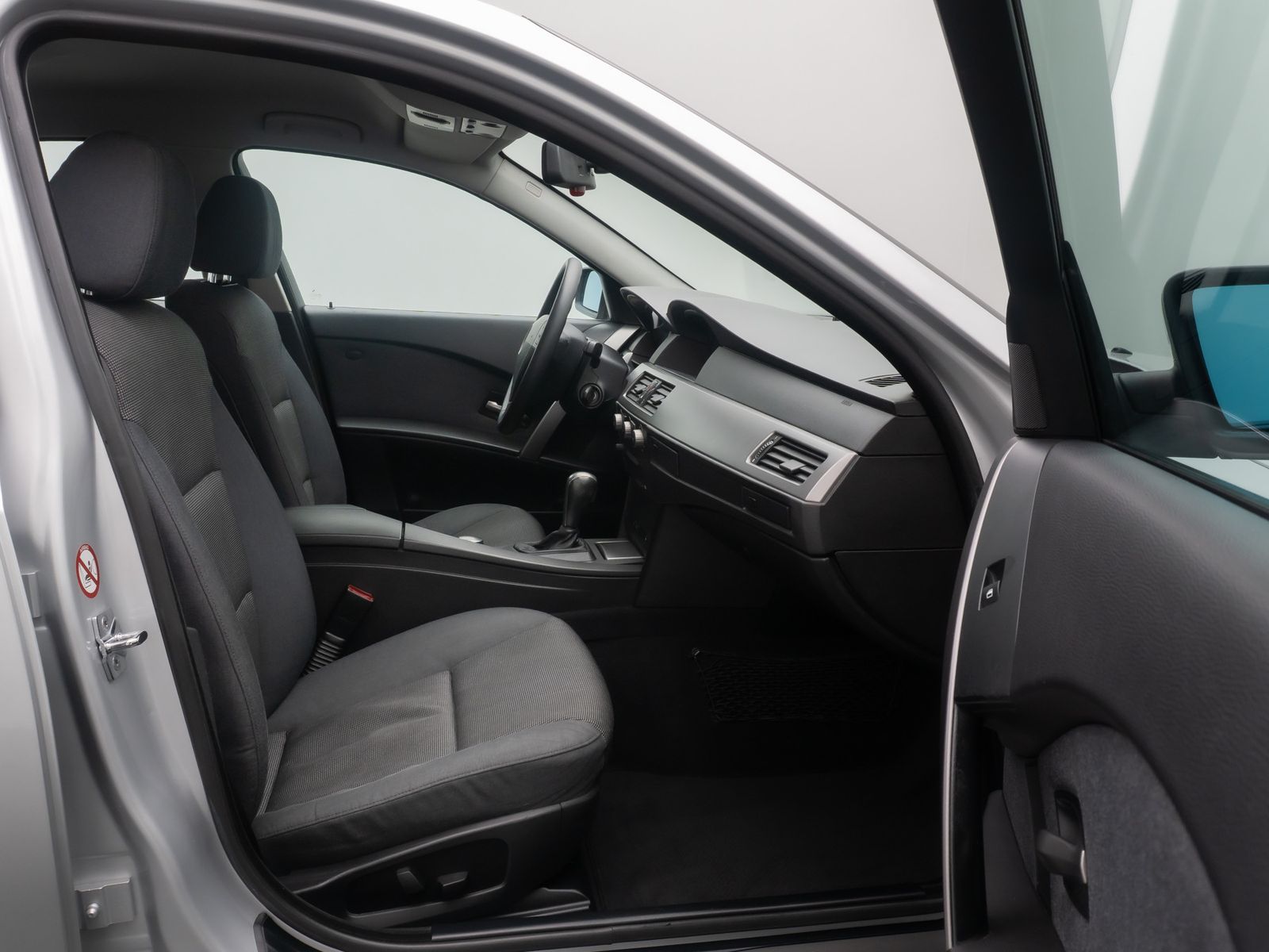 Fahrzeugabbildung BMW 520i GeschwindigReg PDC AHK Alarm Memory Xenon