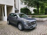 Hyundai Hyndai Tucson - Hyundai Accent mit Benzin-Antrieb: Automatik