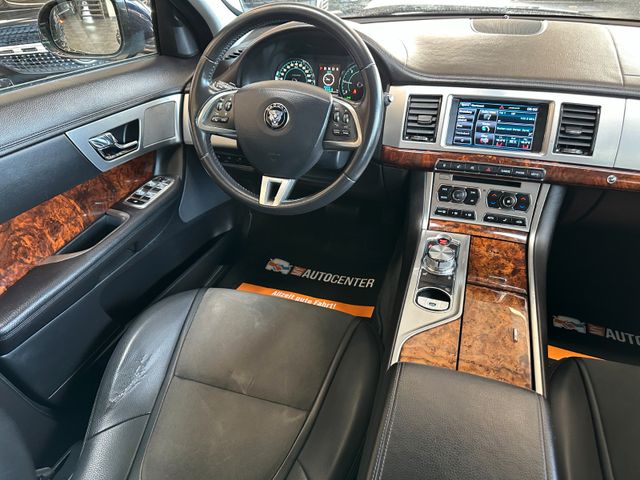 Jaguar XF *Keyless*AHK*BI-XENON*Leder*2-Zonen*