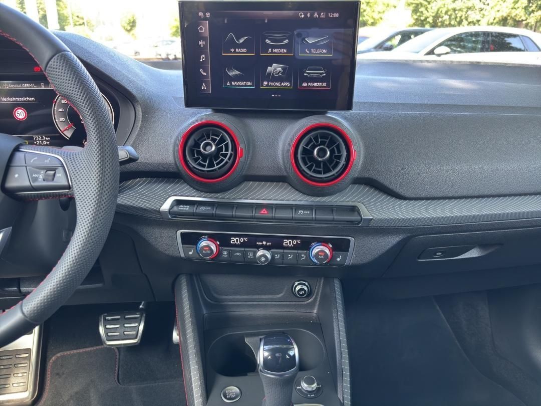 Fahrzeugabbildung Audi Q2 35 1.5 TFSI S-Line AHK,LED,Leder,Navi,SHZ,ACC