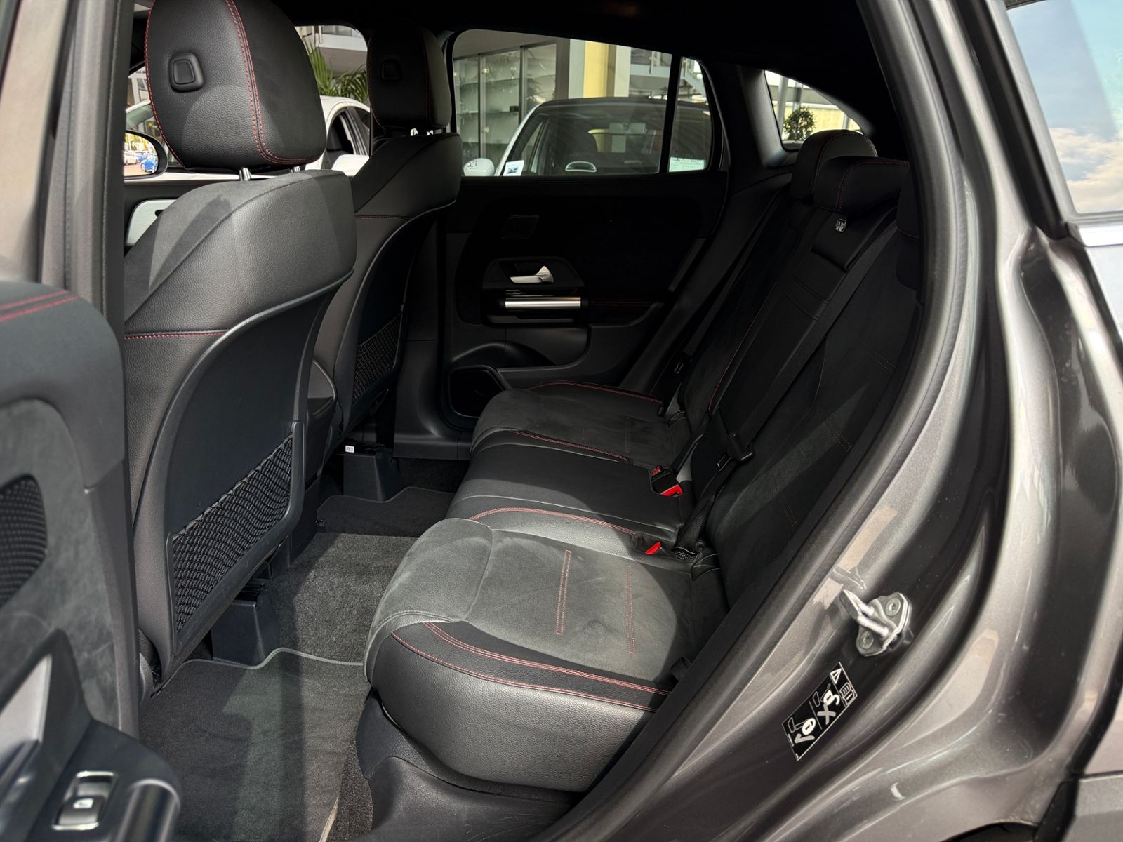 Fahrzeugabbildung Mercedes-Benz GLA 220 d 4Matic AMG Line LED NAV RFK