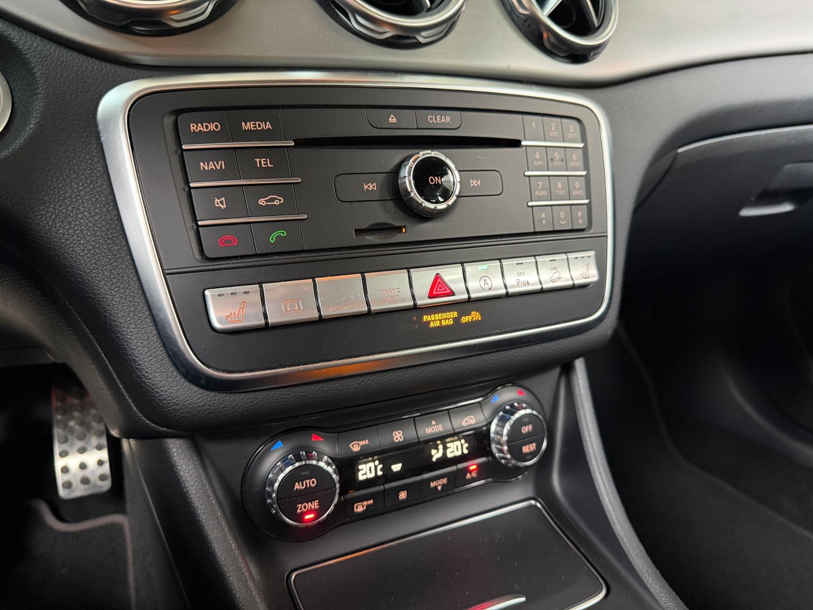 Fahrzeugabbildung Mercedes-Benz GLA 250 4Matic AMG-Line 360° LED SHZ NAVI