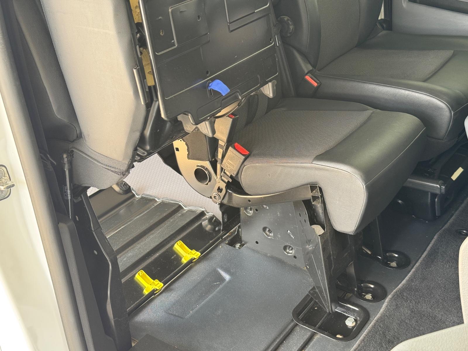 Peugeot Expert Kasten L2H1 Premium 3-Sitze Navi AHK Reg.