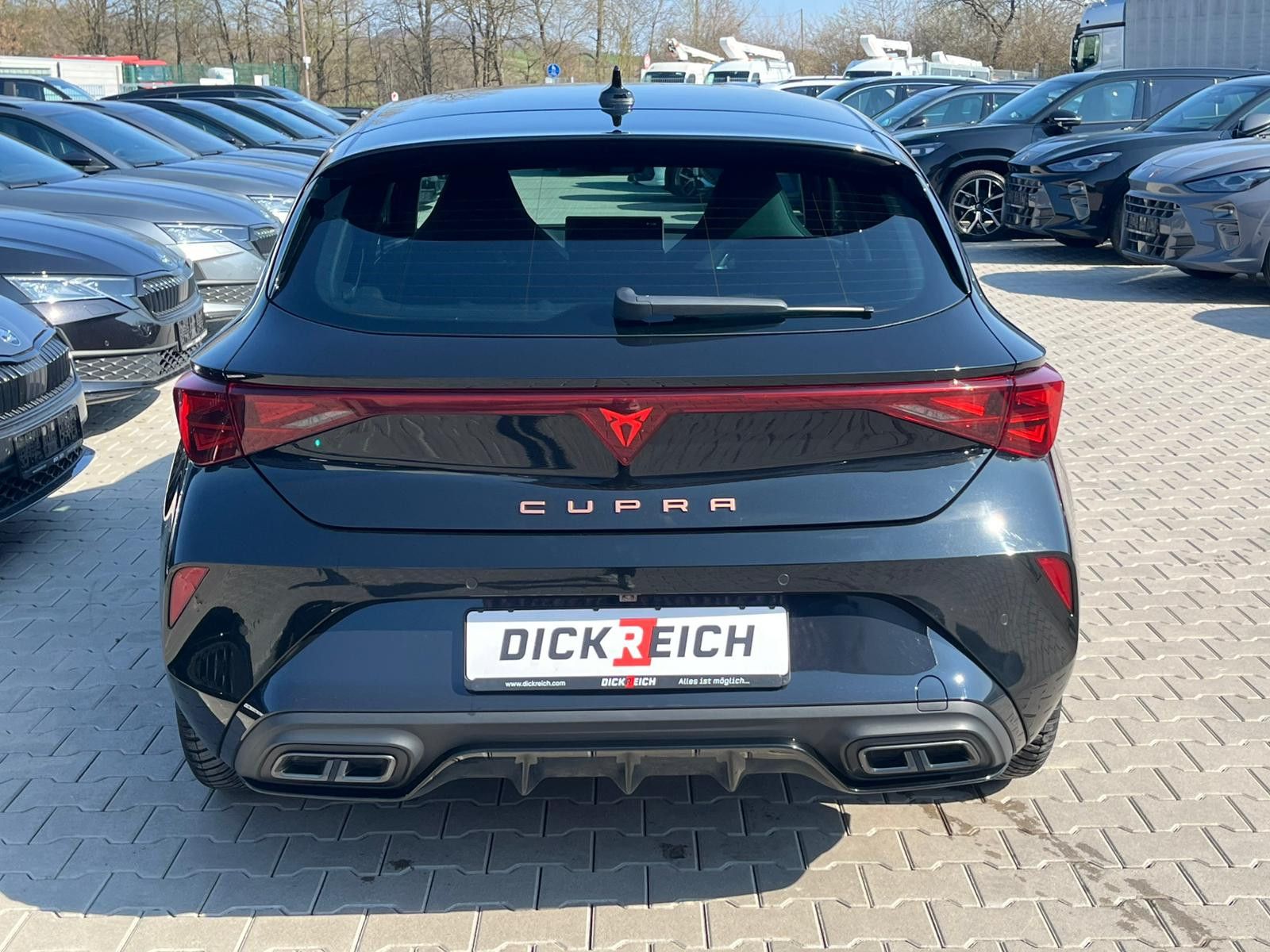 Vehicle illustration CUPRA Leon 1.5 eTSI EDGE DSG*ACC*KAM*18"5JGARANTIE