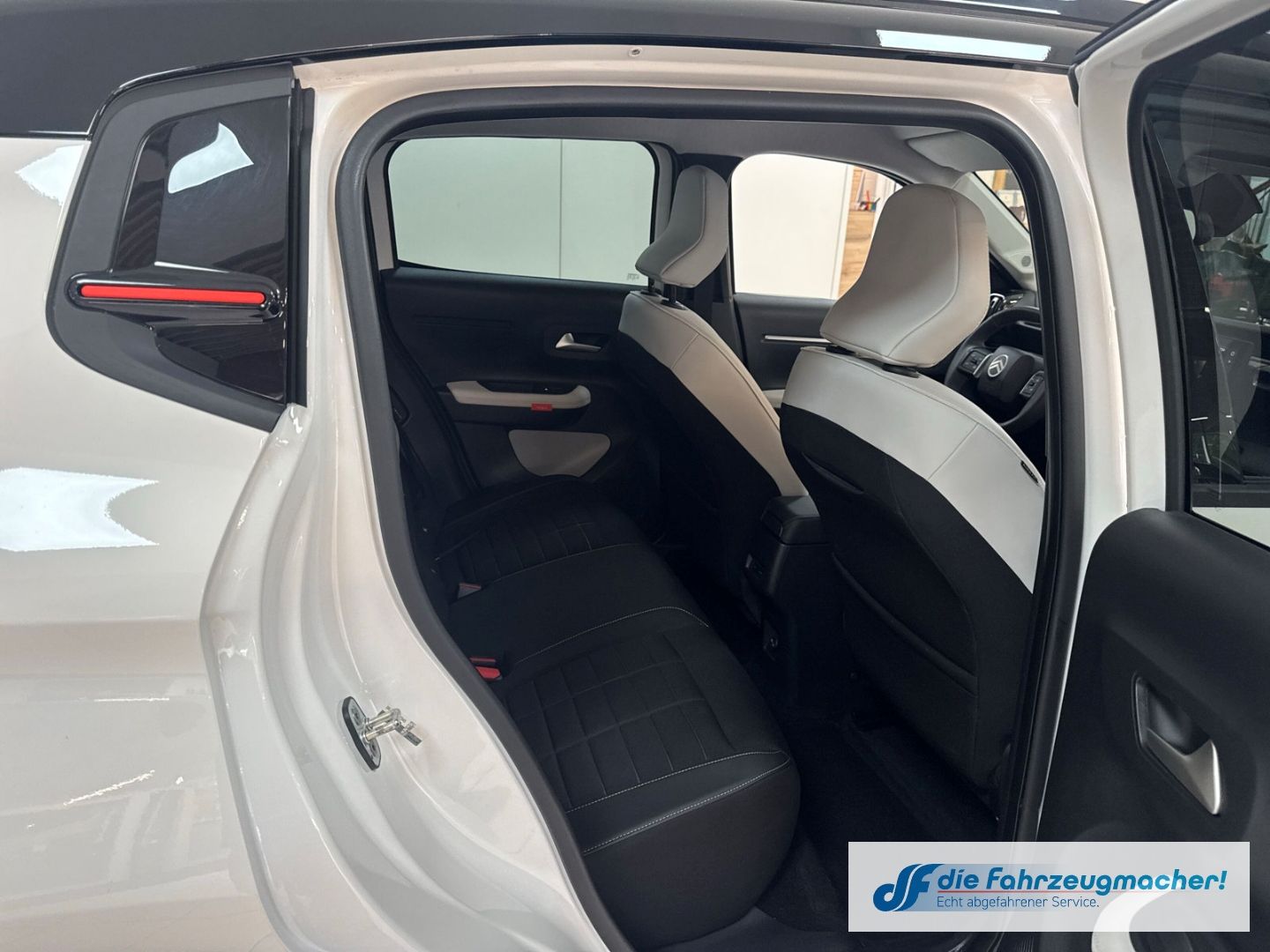 Fahrzeugabbildung Citroën C3 E 113 MAX HUD Navi Soundsystem LED Apple CarP