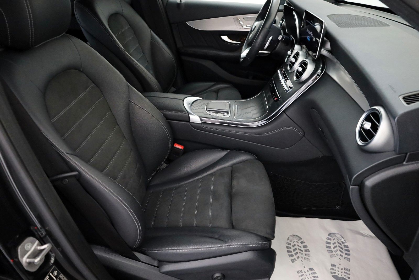 Fahrzeugabbildung Mercedes-Benz GLC 400d Coupe 4M AMG Line Navi,LED,360°,Apple C
