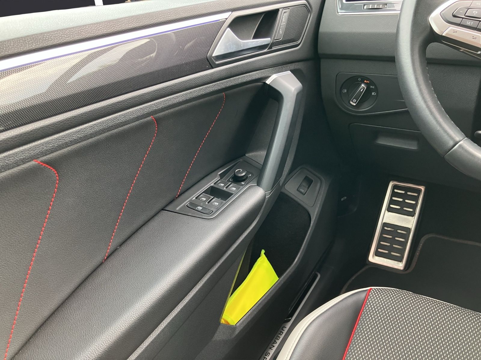 Fahrzeugabbildung Volkswagen Tiguan TDI Urban Sport DSG LED Navi ACC AHK PDC