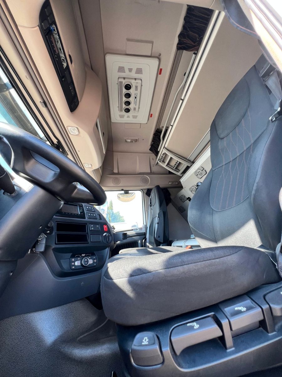 Fahrzeugabbildung DAF 2 Stück XF 530 FT mit Intarder