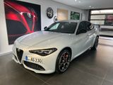 Alfa Romeo Giulia Veloce 2.0l Q4 Perla Lunare - Alfa Romeo Giulia mit Benzin-Antrieb: Automatik