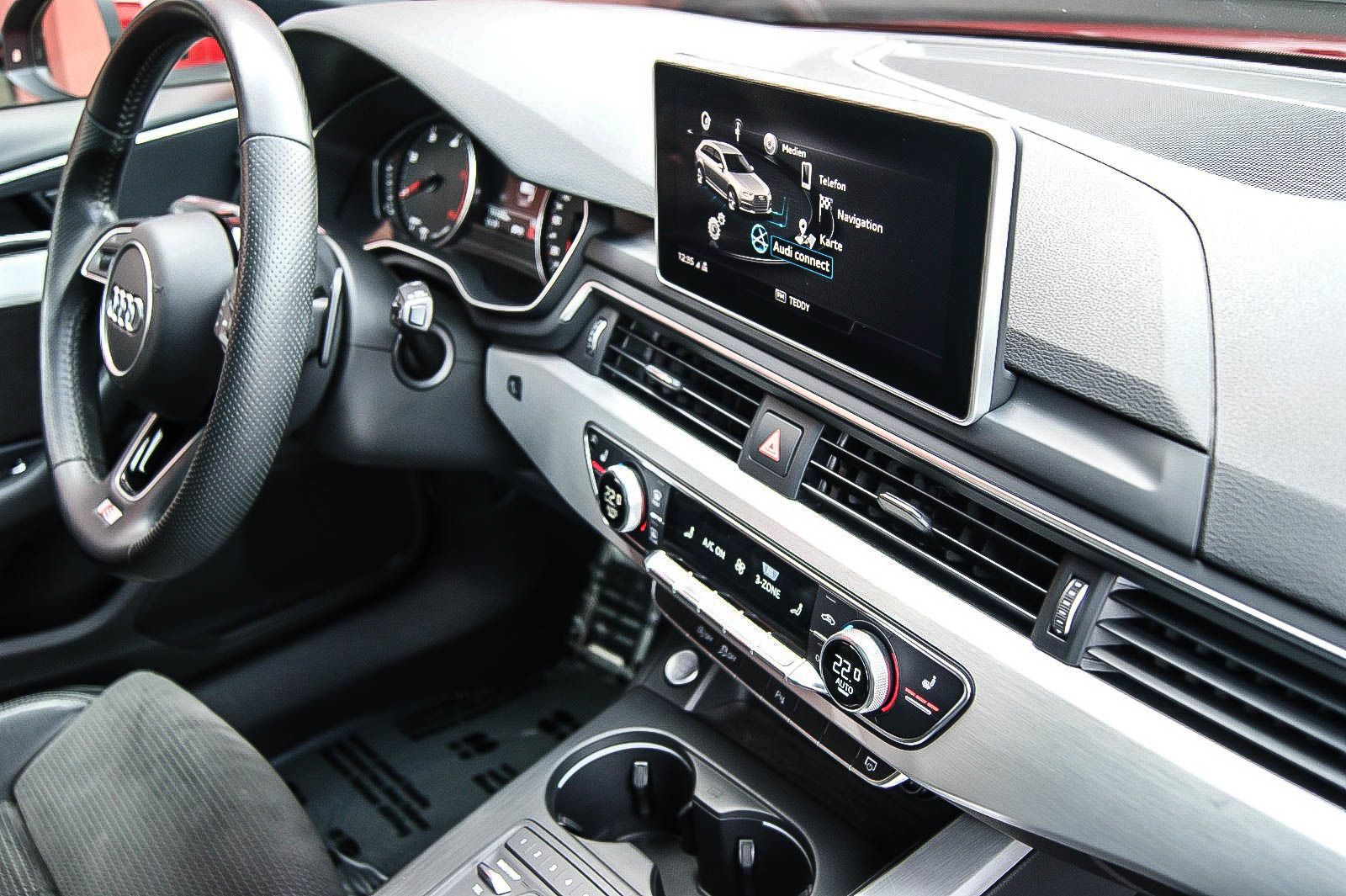 Fahrzeugabbildung Audi A4 Avant 20 TDI S-Line SPORT PANORAMA KAMERA DSP