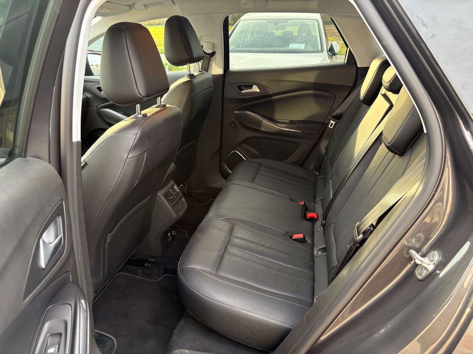 Fahrzeugabbildung Opel Grandland (X) Aut Navi Leder SPORTSITZE LED 1.HD