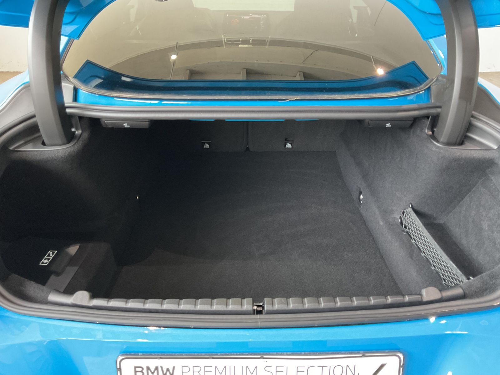 Fahrzeugabbildung BMW M850i xDrive B&W 20" LMR M Carbondach