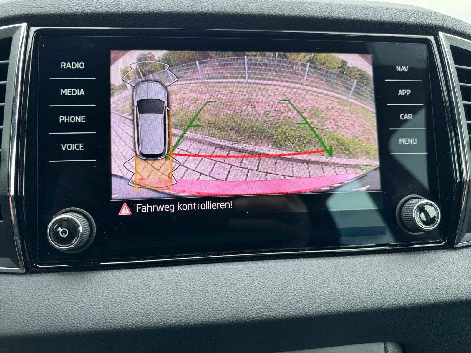 Fahrzeugabbildung SKODA Karoq Ambition 1.0 TSI