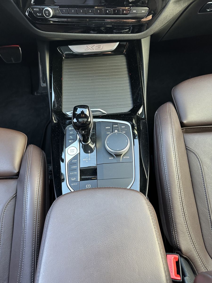 Fahrzeugabbildung BMW X3 xDrive30e M-Sport NAV+LED+360°+AHK+PANO+HEADU