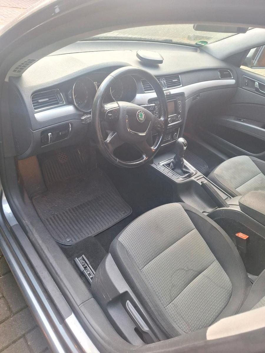 Skoda Superb 2011 — photo 10