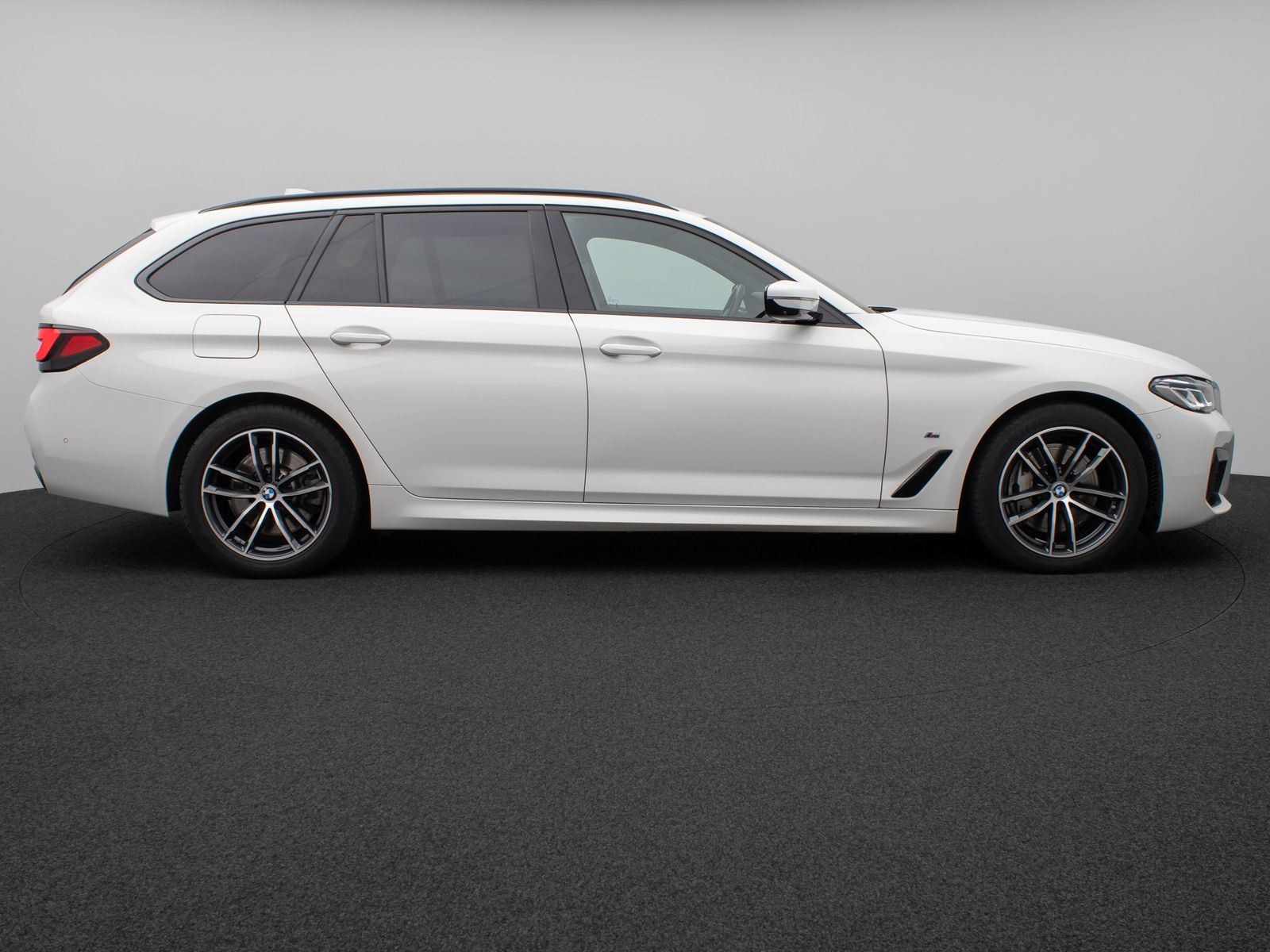 Fahrzeugabbildung BMW 530d xD M Sport Panorama Laser 360°HUD DAB H/K