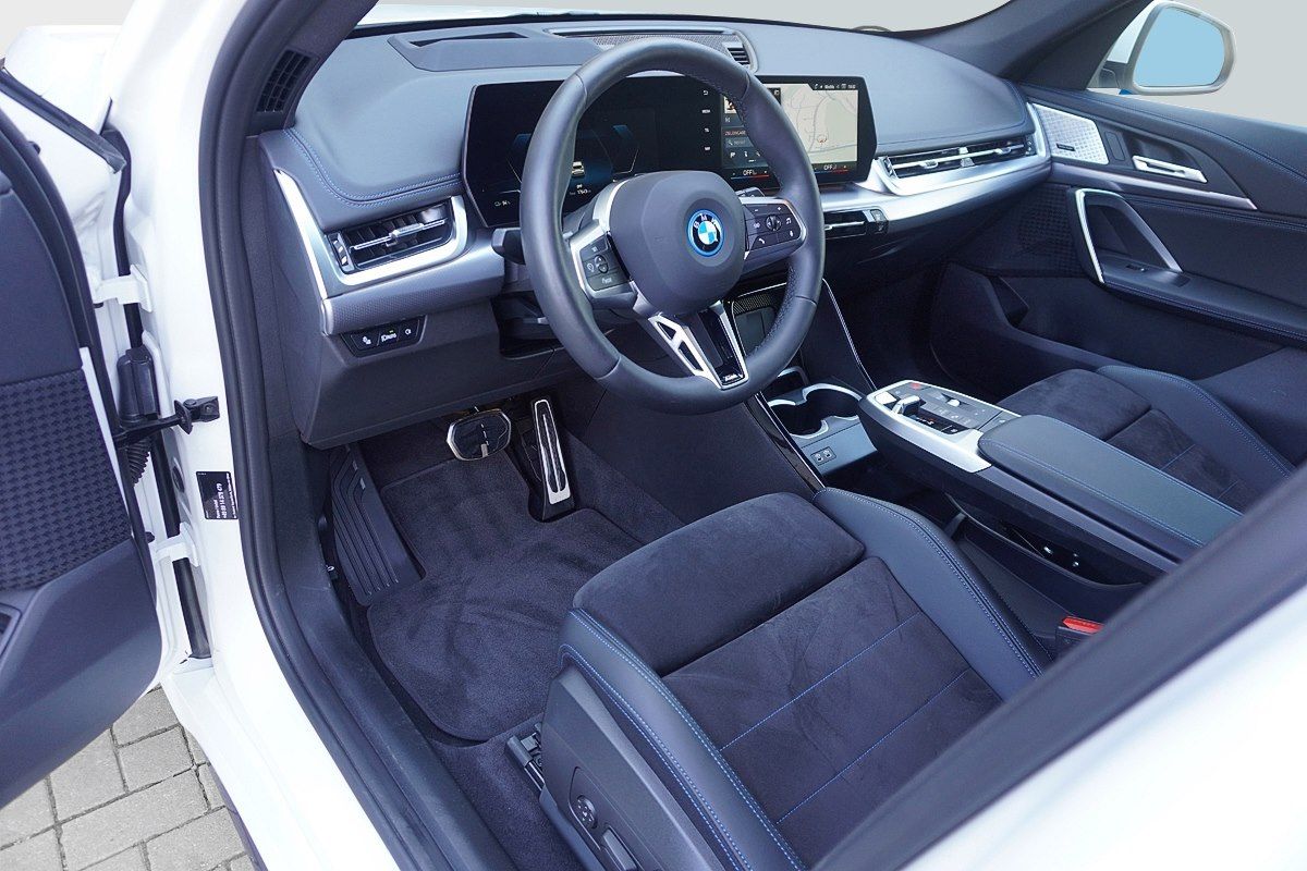 BMW iX1 xDrive30 M Sport Aktionszins 0,99% AHK HeadU imagem 3