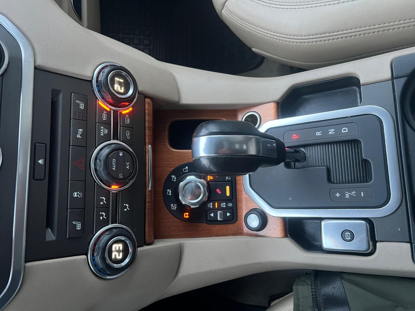 LAND ROVER DISCOVERY 4 SDV6 HSE 3.0 V6 245ch 4X4 - 7 PLACES - TOIT OUVRANT - CUIR - CAMÉRA 360° - SUSPENSION PNEUMATIQUE
