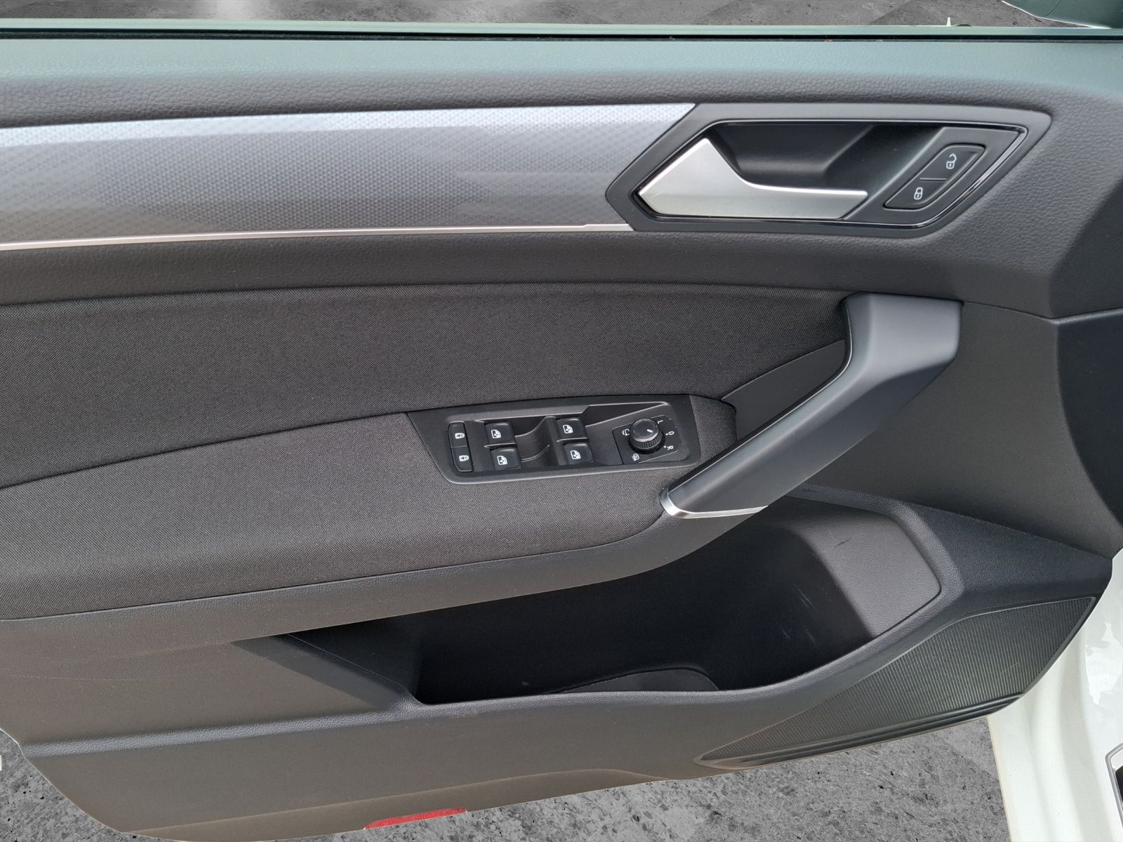 Fahrzeugabbildung Volkswagen Touran TSI Active DSG LED AHK Navi ACC SHZ PDC