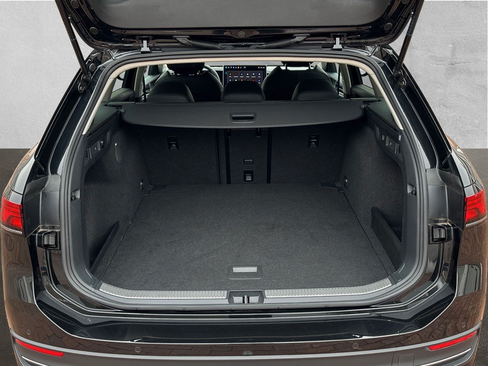 Fahrzeugabbildung Volkswagen Passat Variant 2.0 TDI Business AHK Kamera HuD M