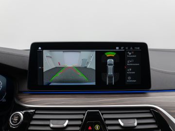 Fahrzeugabbildung BMW 520d xD Luxury Line Kamera HUD DAB HiFi DisplKey