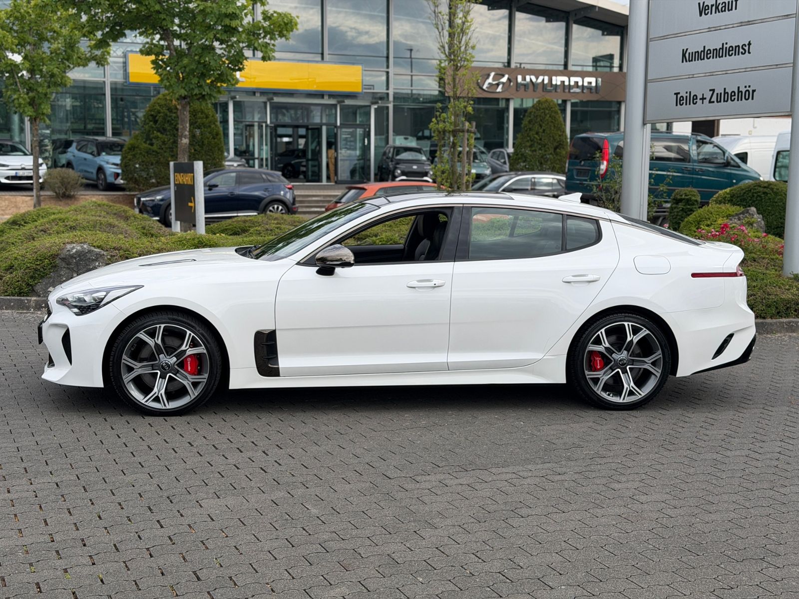 Fahrzeugabbildung Kia Stinger GT 4WD HUD PANO H/K LED NAV RFK SHZ