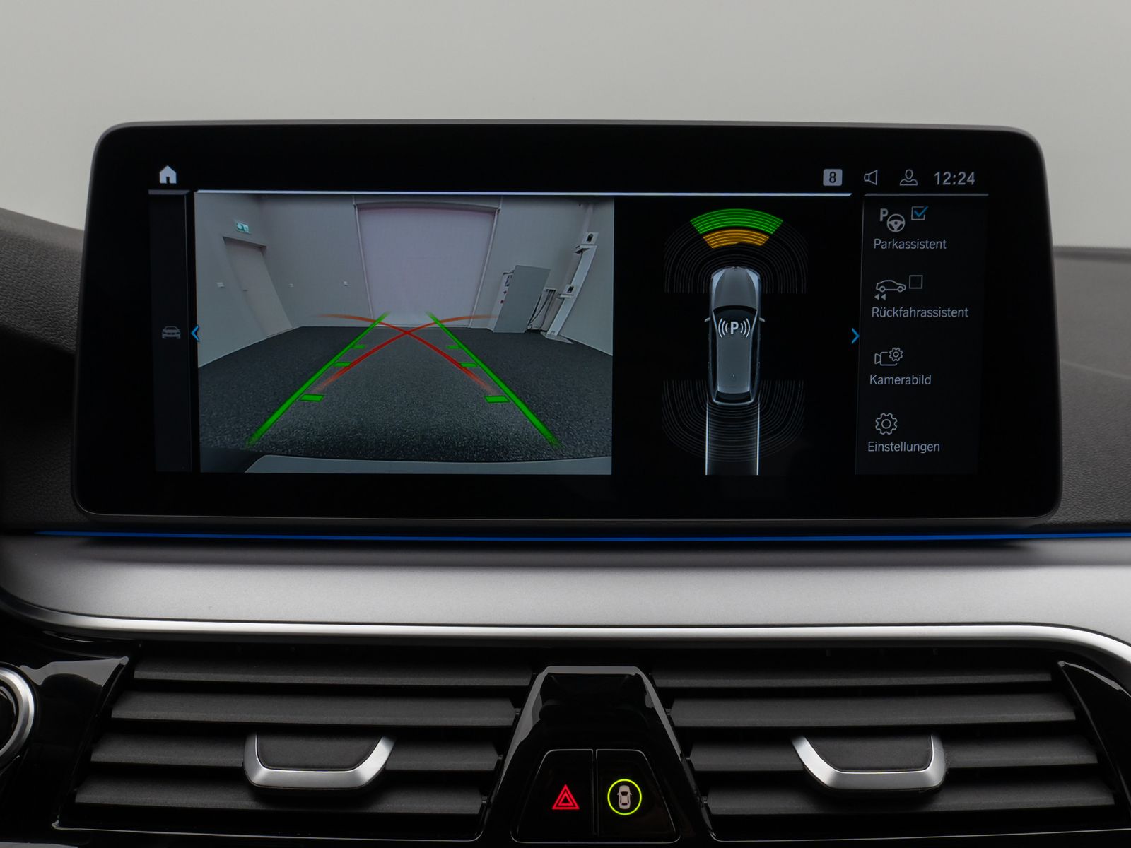 Fahrzeugabbildung BMW 530e Kamera DAB WLAN CockPitPro ACC Alarm LED