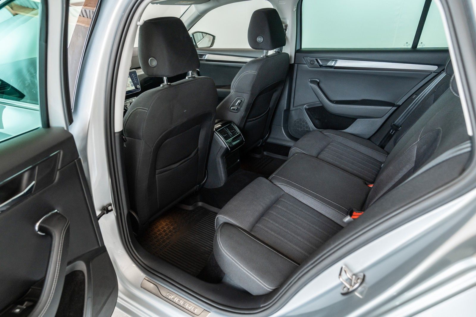 Fahrzeugabbildung SKODA Superb Combi Style 2.0 TDI DSG 140kW