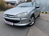 Peugeot 206 Cabriolet CC*LEDER*KLIMAA*SHZ*ALU*TÜV 03/27* - Peugeot 206: Cabrio