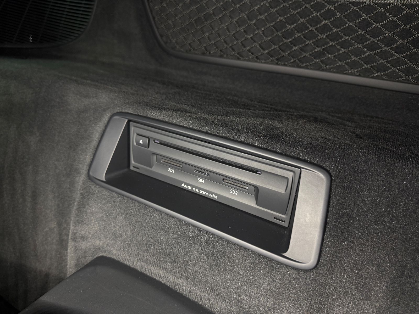 Fahrzeugabbildung Audi R8 Coupe 5.2 FSI V10 plus|CARBON|VOLL