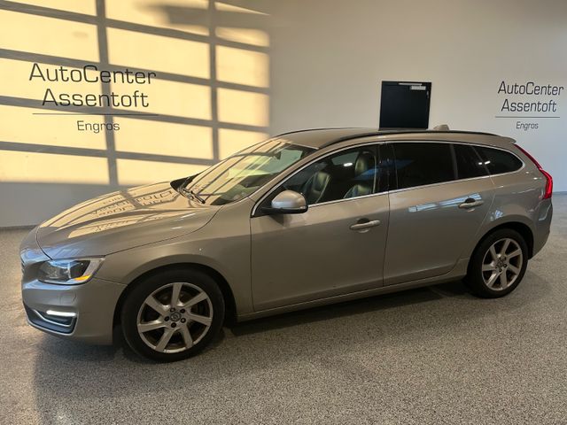 Volvo V60 Kombi2,0 D4  Momentum Leder Xenon Navi Euro6